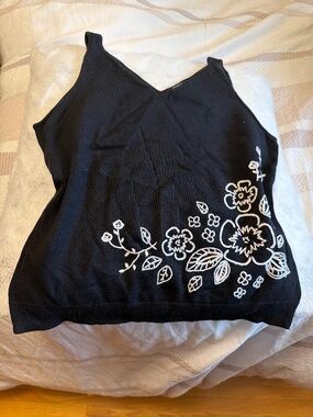 Black Stretch V-neck Tank with floral embroidery - GAP small